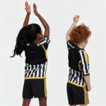 Conjunto Juventus I 2023 – Infantil - Imagem 2