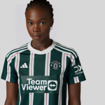 Camisa Manchester United II - 2023 Feminina - Imagem 3