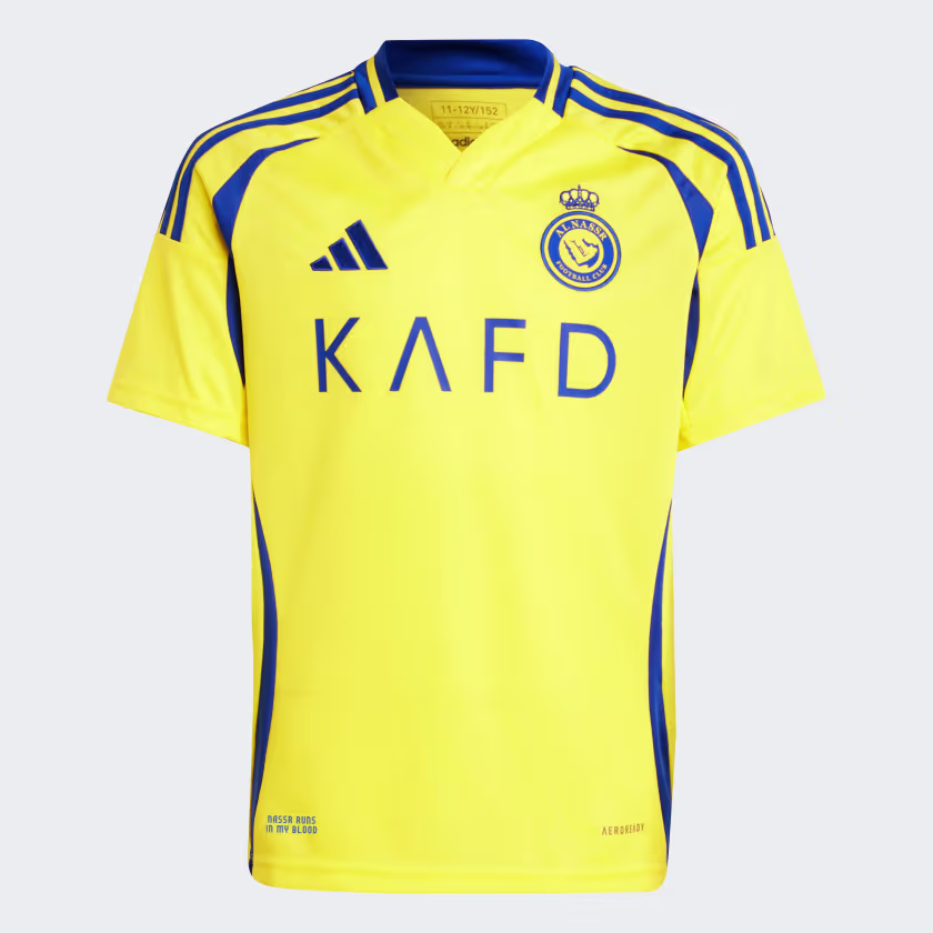 Camisa_I_Al_Nassr_FC_24-25_Ronaldo_Infantil_Amarelo_JP0458_01_laydown Conjunto Infantil Al-Nassr I - 2024 - Imagem 1