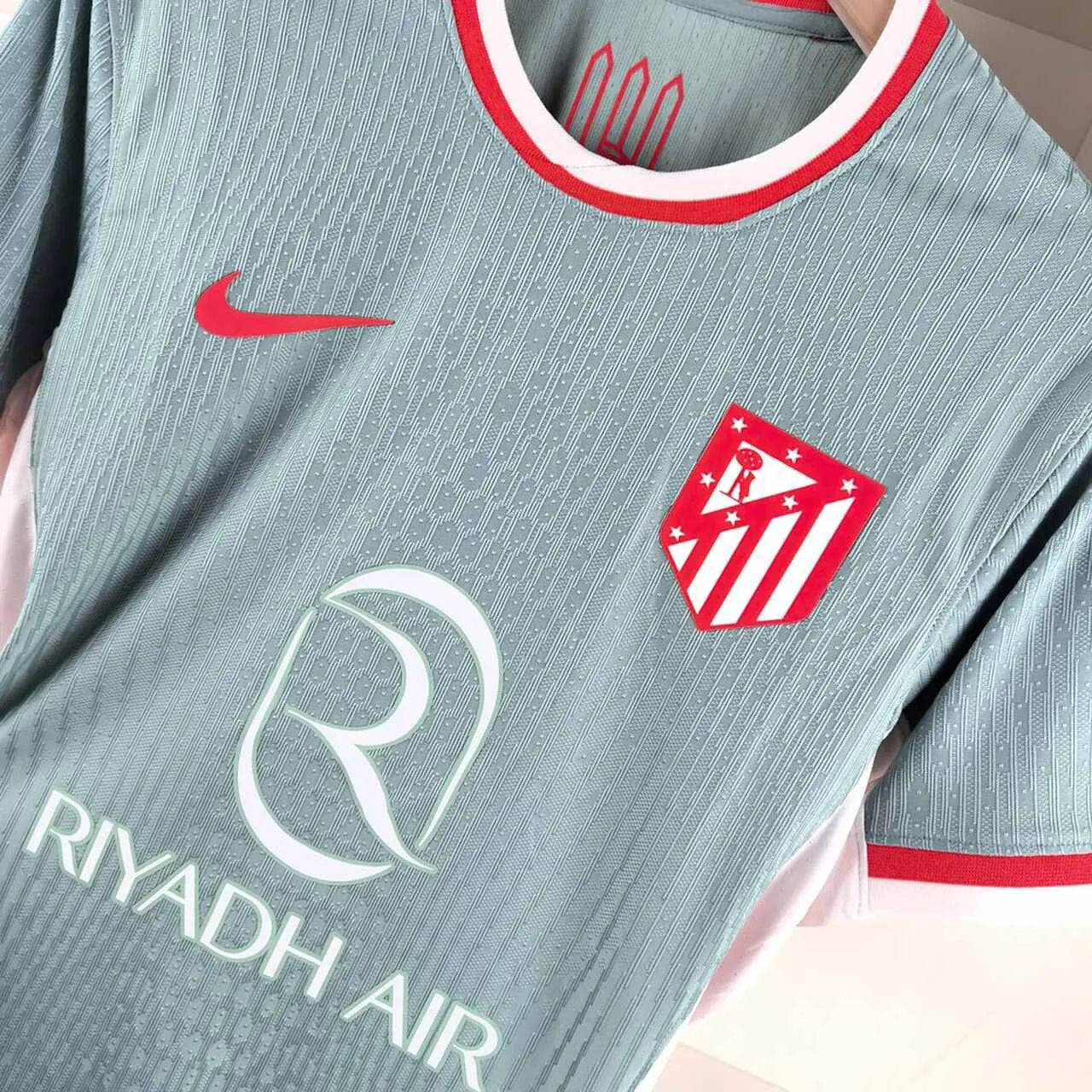 Camisa Atlético de Madrid II Jogador - 2024 - Imagem 4