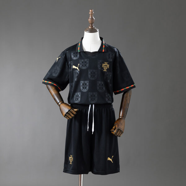 Kit Infantil Portugal Edição Pantera Negra Eusebio – 2025/26